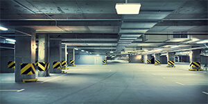 Condomínios Comerciais com estacionamento integrado